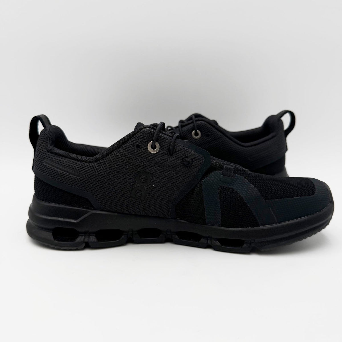 On Kids Cloud Sky Athletic Shoes Youth Size 5 EU 37.5 All Black NIB