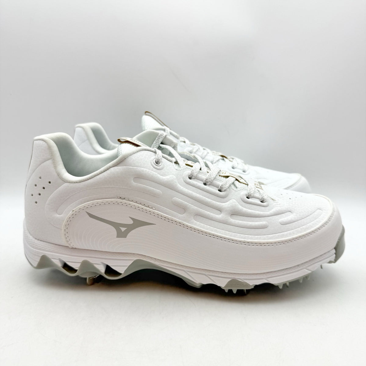 Mizuno Womens Swift 8 Low Softball Cleats Size 6.5 White 9-Spike Metal NWOB