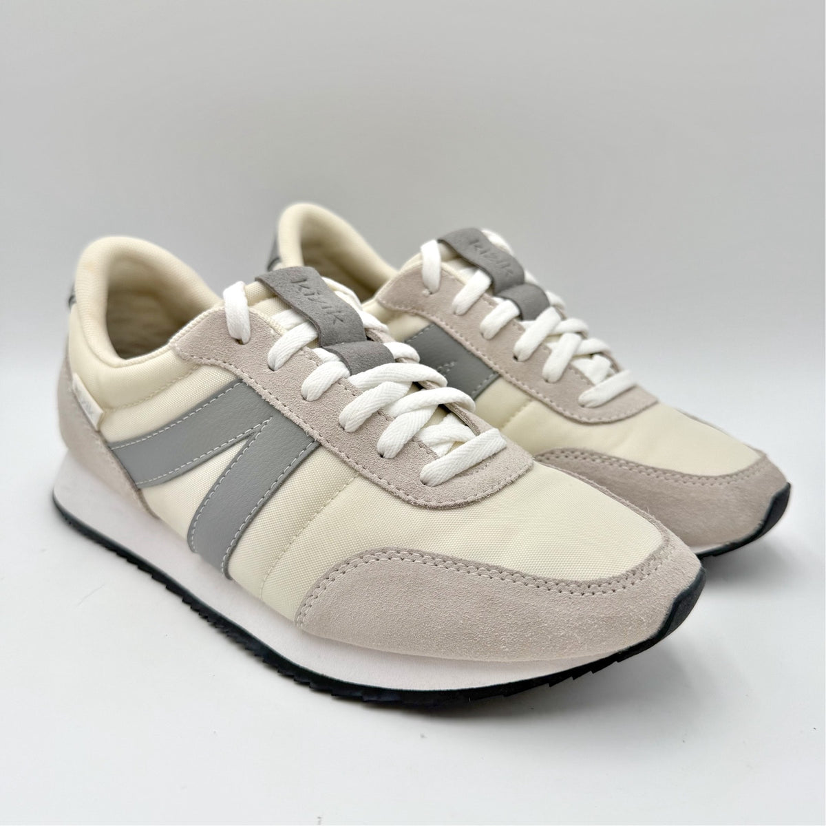 KIZIK Womens Milan Hands Free Sneakers Size 8 EU 39.5 Mist Grey Cream NIB