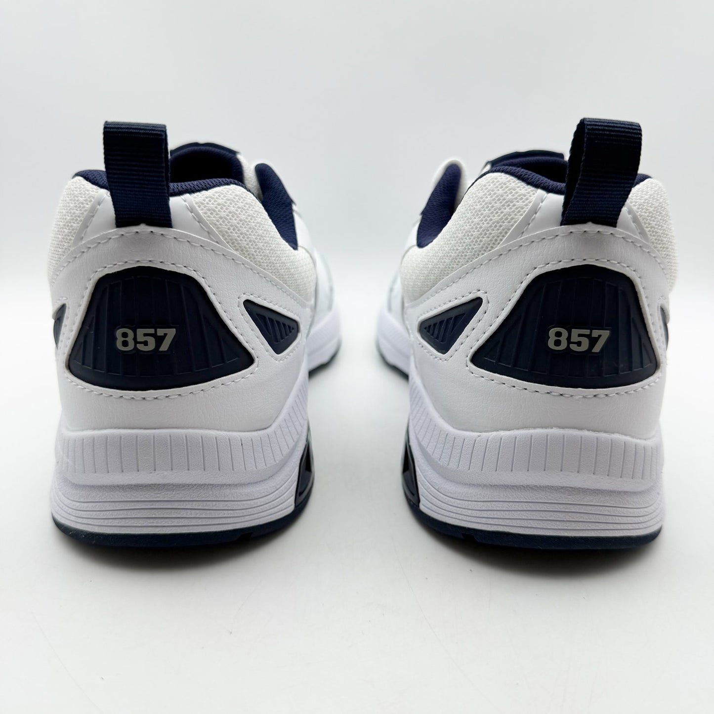 New Balance Mens 857v3 Training Sneakers US 7.5 XW White Navy Athletic NIB