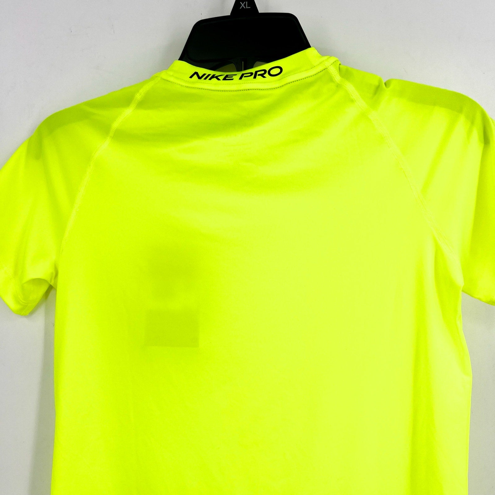 NIKE Big Kids Dri-FIT Short-Sleeve Tshirt Large Neon Yellow Crewneck NWT