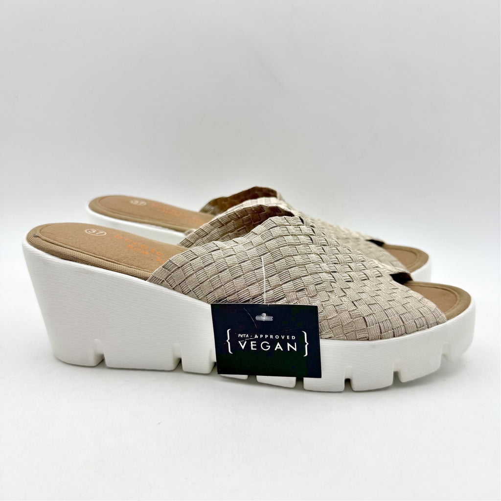 Bernie Mev Womens Venti Summer Wedge Sandals EU 37 Size 6 Light Gold NWOB
