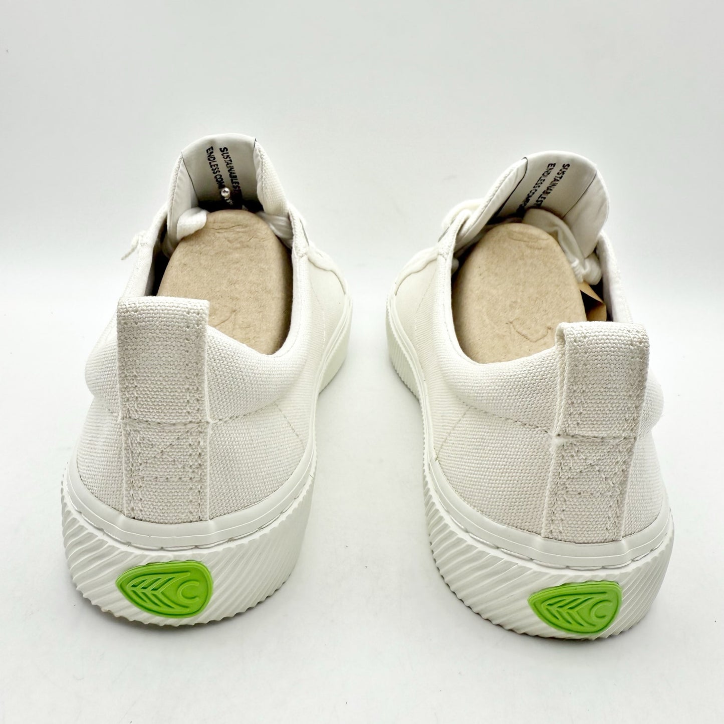 Cariuma Womens OCA Low Sneakers US 7 M EU 38 Off White Canvas NIB