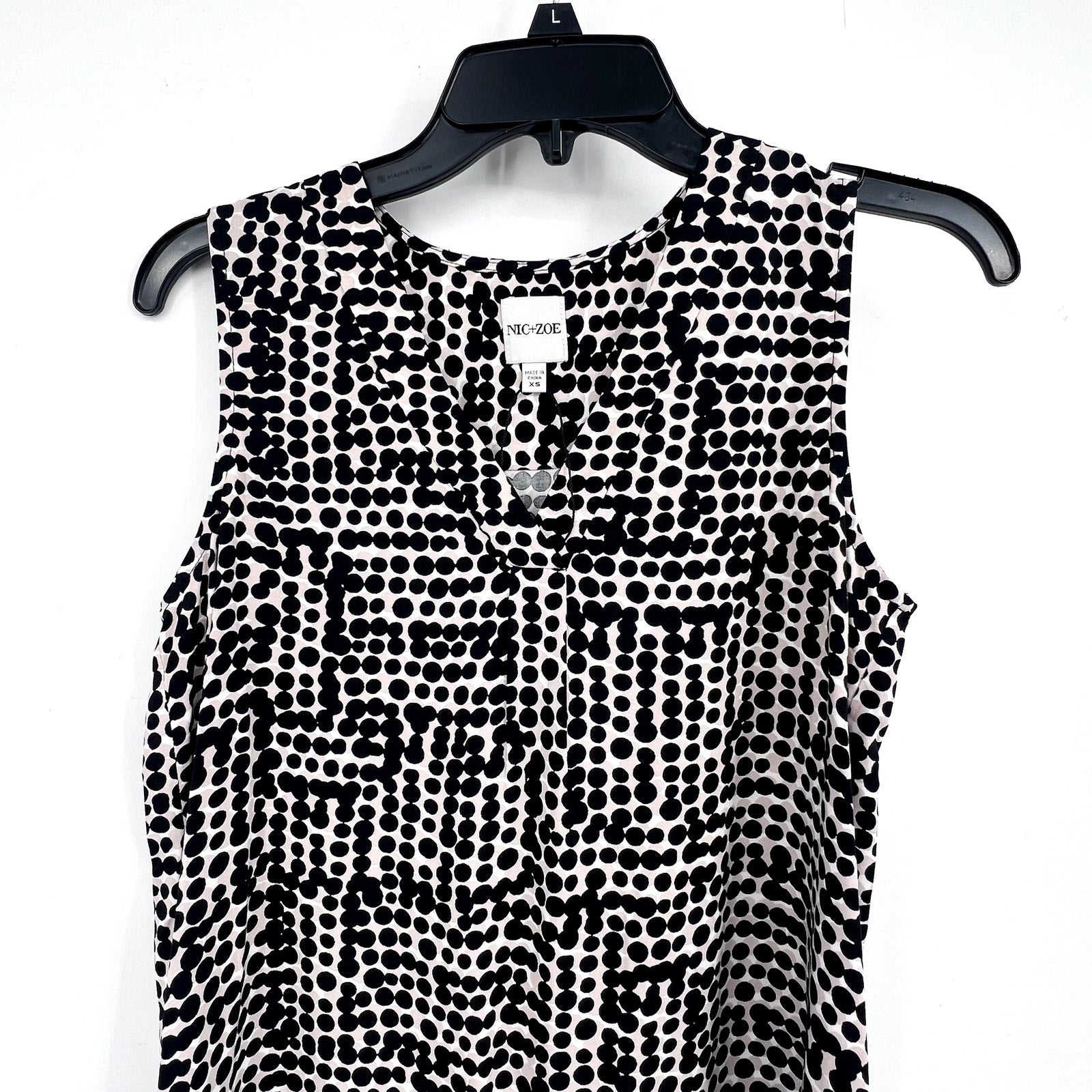 NIC + ZOE Women's Daydream Dot Sleeveless Top XS Black White V Neck NWOT
