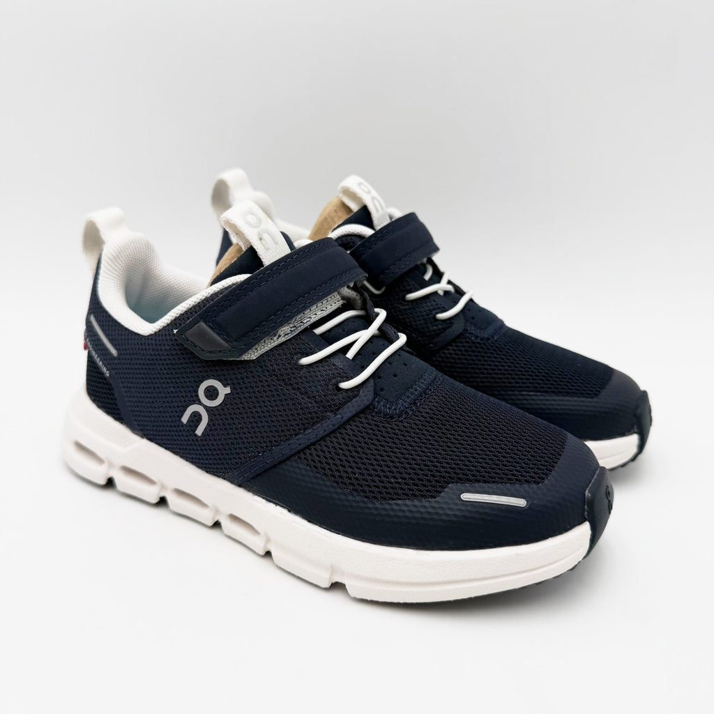 ON Kids Cloudplay Sneakers Little Kid Size 11.5 EU 29 Midnight Blue White NWOB