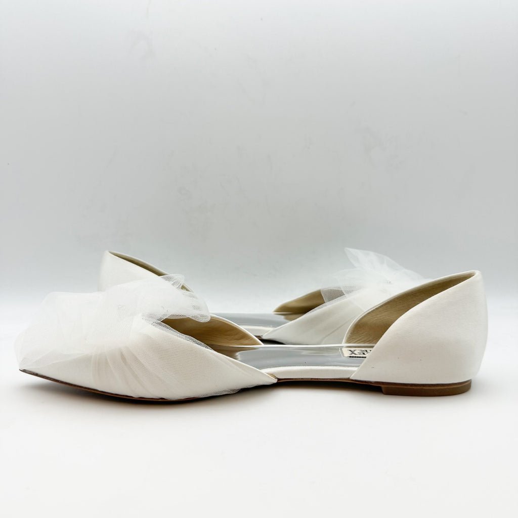 Badgley Mischka Womens Fergie Flats US 8.5 White Satin Bow Crystal NWOB