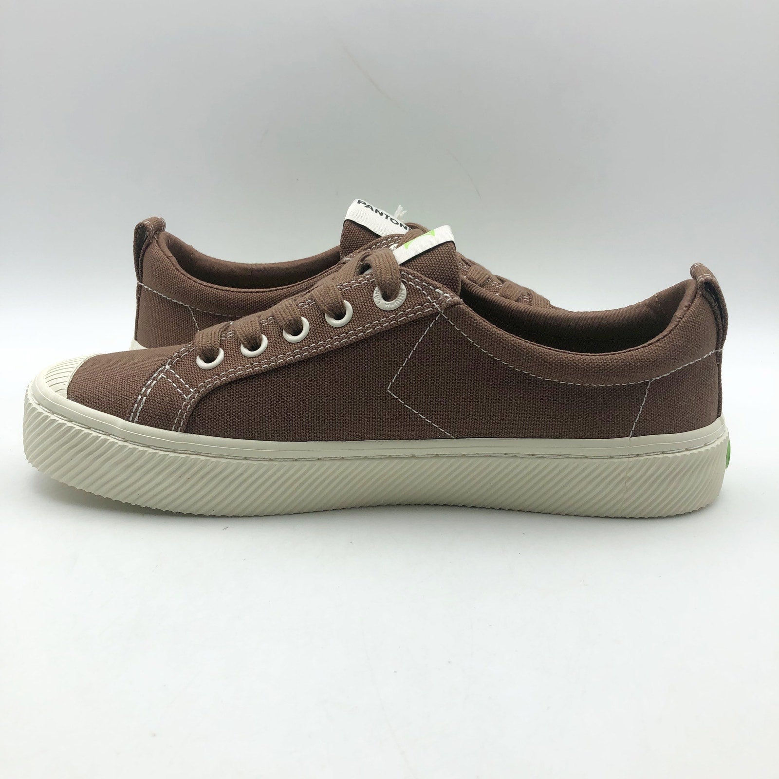 Cariuma Womens OCA Low Canvas Sneaker Size 9 Brown Pantone Contrast Thread NIB