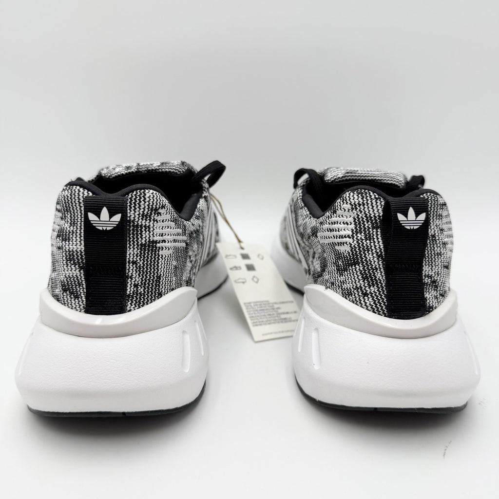 Adidas Kids Swift Run 22 Athletic Shoes Size 5 Grey White Running NWT