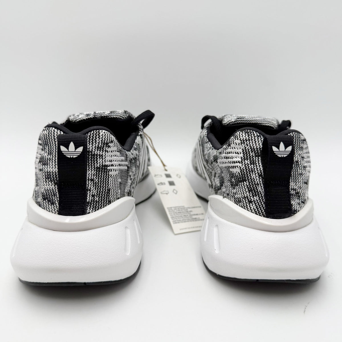 Adidas Kids Swift Run 22 Athletic Shoes Size 5 Grey White Running NWT