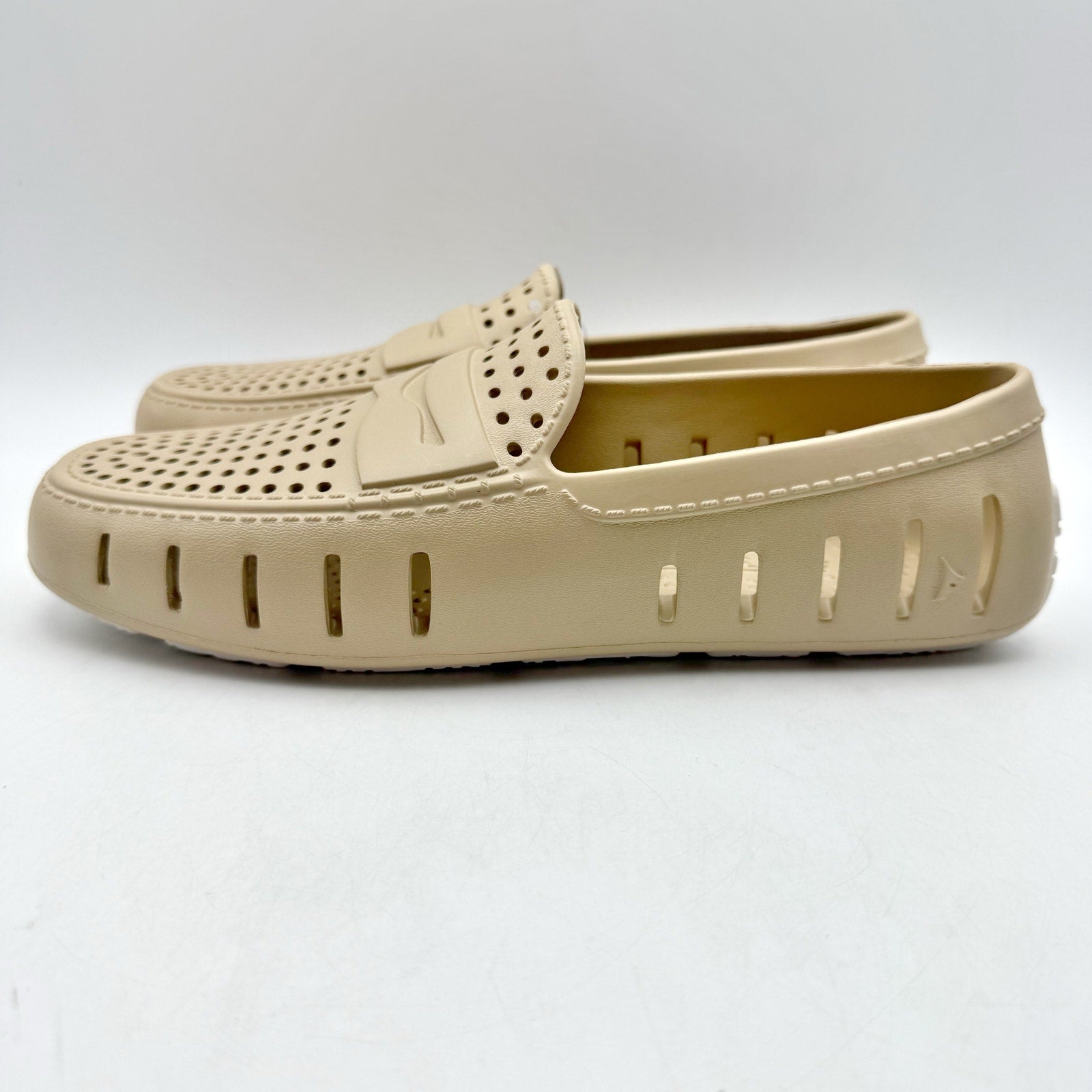 Floafers Mens Country Club Driver 2.0 Loafers US 8 Beige Tan NWOB