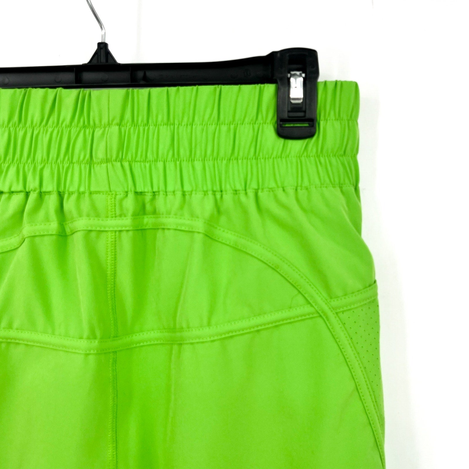 BEACH RIOT Women's Cliff Athletic Shorts Medium Palm Garden Green Pull-On NWT