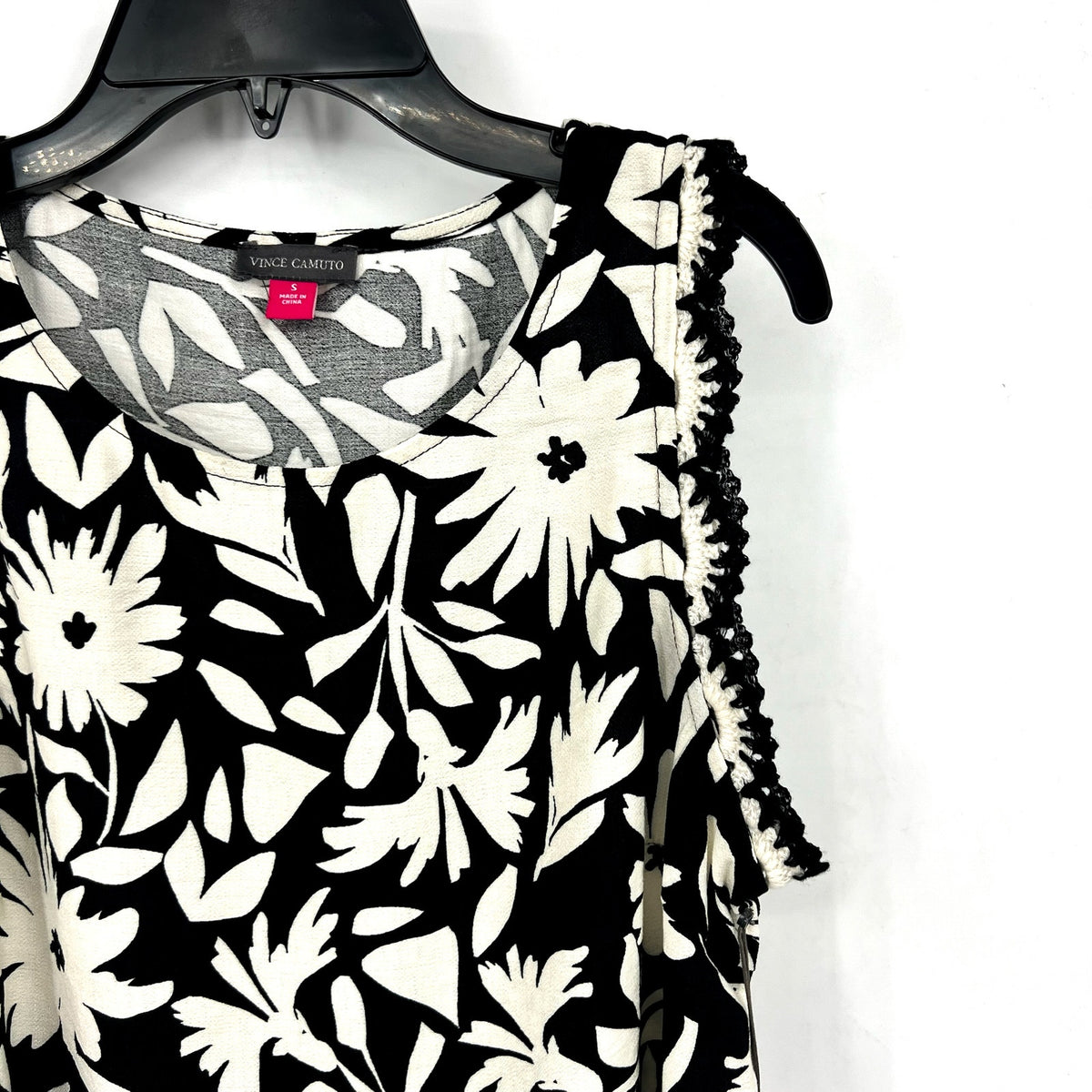 VINCE CAMUTO Women's Floral-Print Top Small Black White Crocheted-Trim NWT