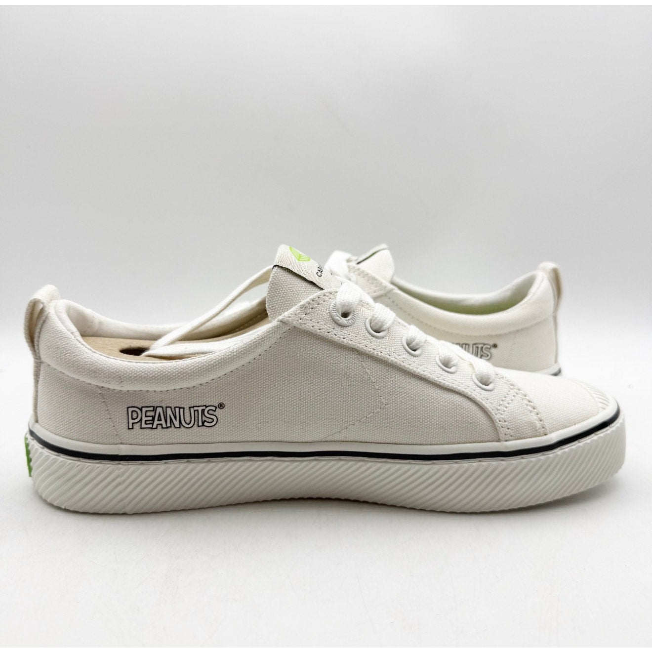 Cariuma OCA Low Peanuts Skate Sneakers Womens 7 Off White Canvas Snoopy NIB
