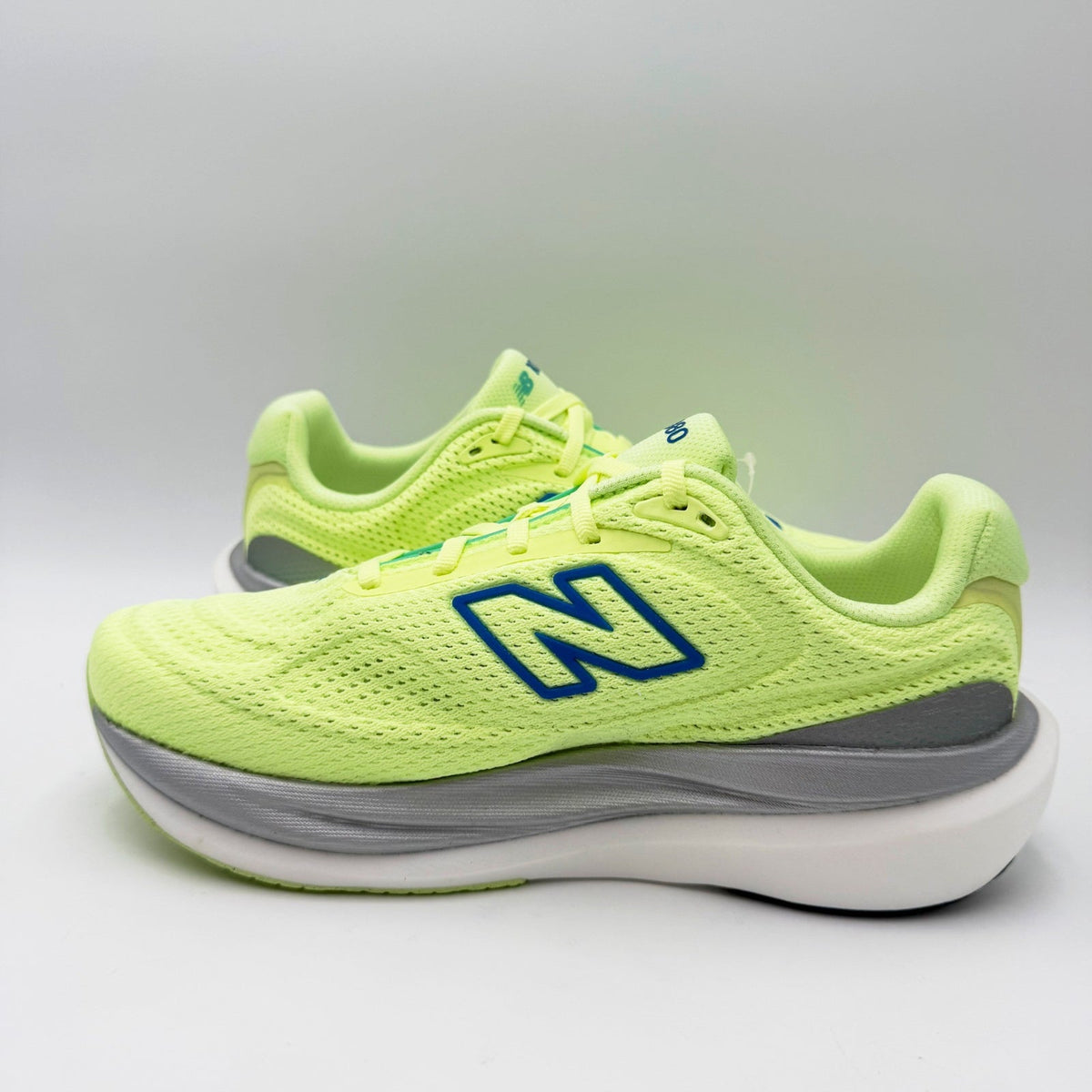 New Balance Womens 1080v15 Athletic Shoes Size 8.5 X-Wide 2E Green Blue NIB