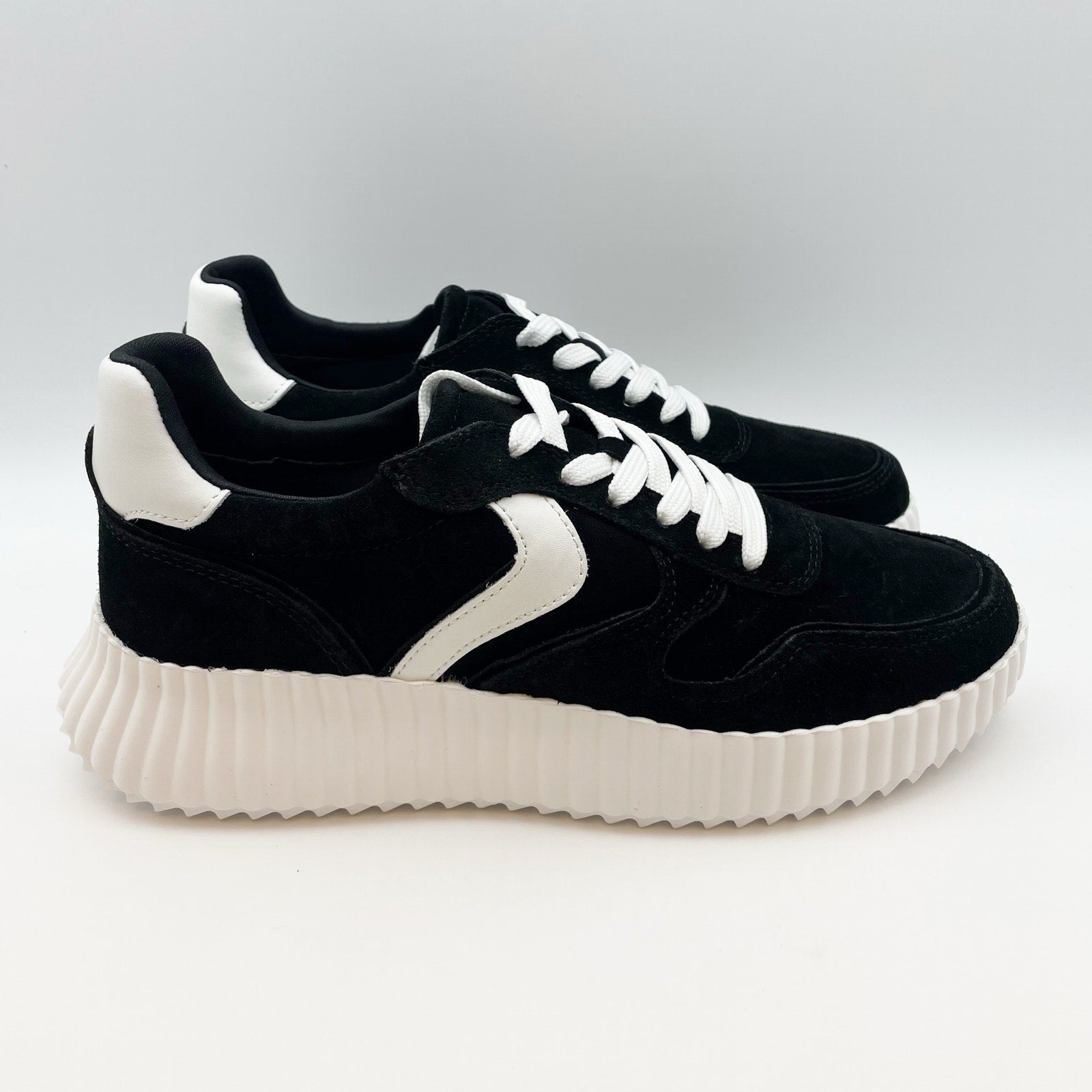 Steve Madden Womens Shereen Sneaker US 8 M Black Suede Lace-Up Closure NIB