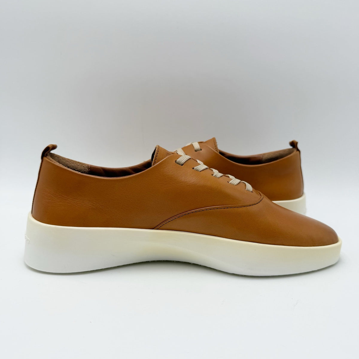 Wolf & Shepherd Cruise Lace Up Sneakers Mens 7.5 Womens 9 Tan Nubuck NIB