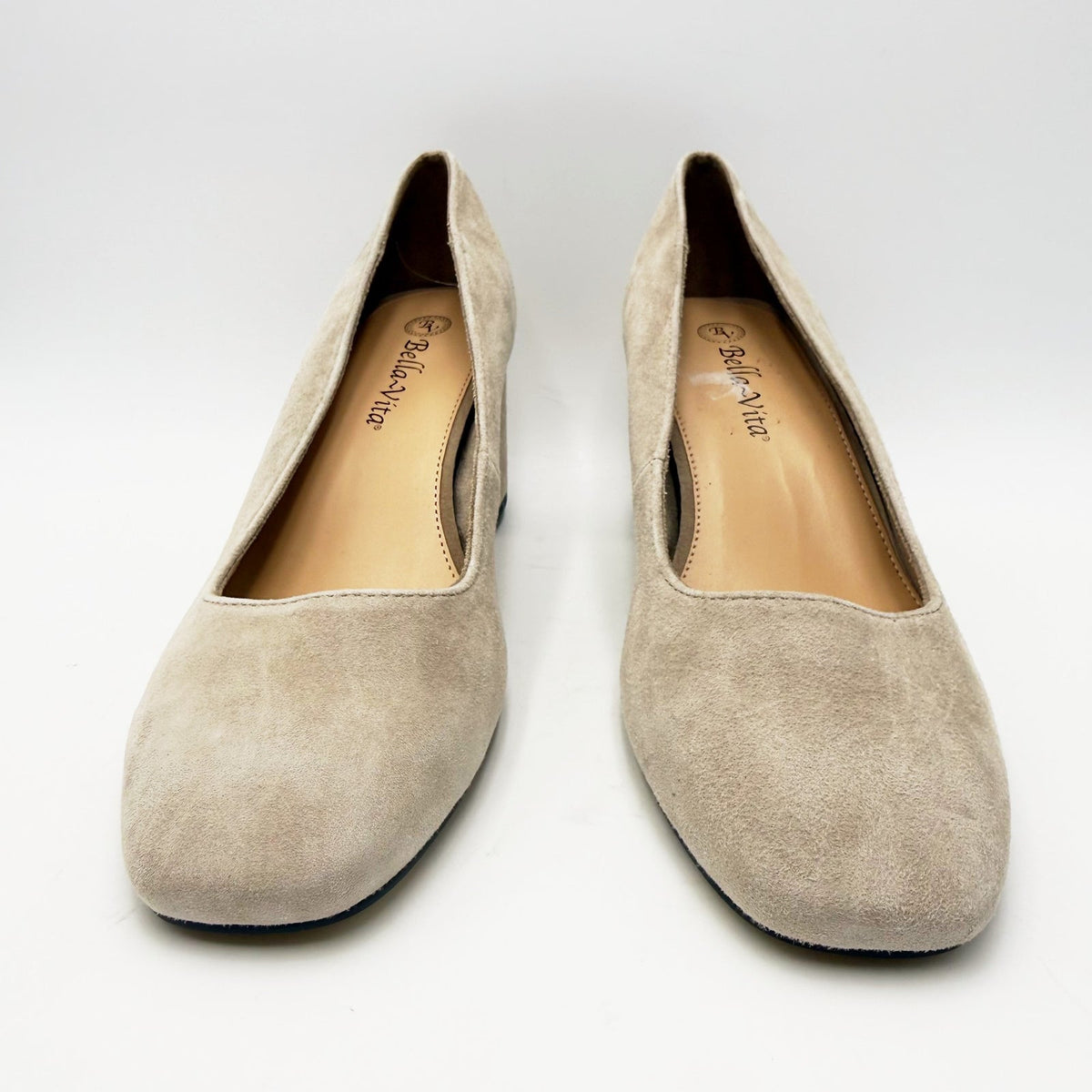 Bella Vita Womens Jilan Heel Pumps Size 8.5 Extra Wide Cream Almond Suede NWOB