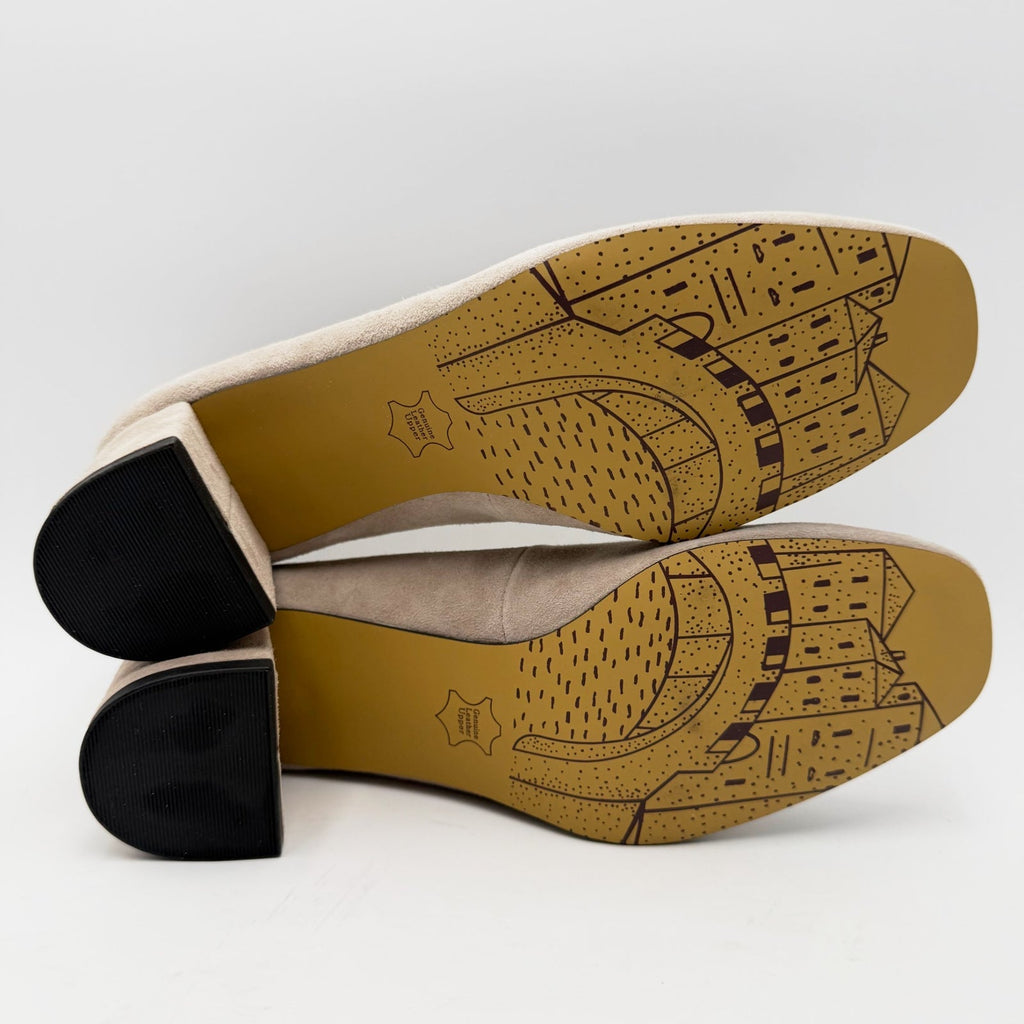 Bella Vita Womens Jilan Heel Pumps Size 8.5 Extra Wide Cream Almond Suede NWOB