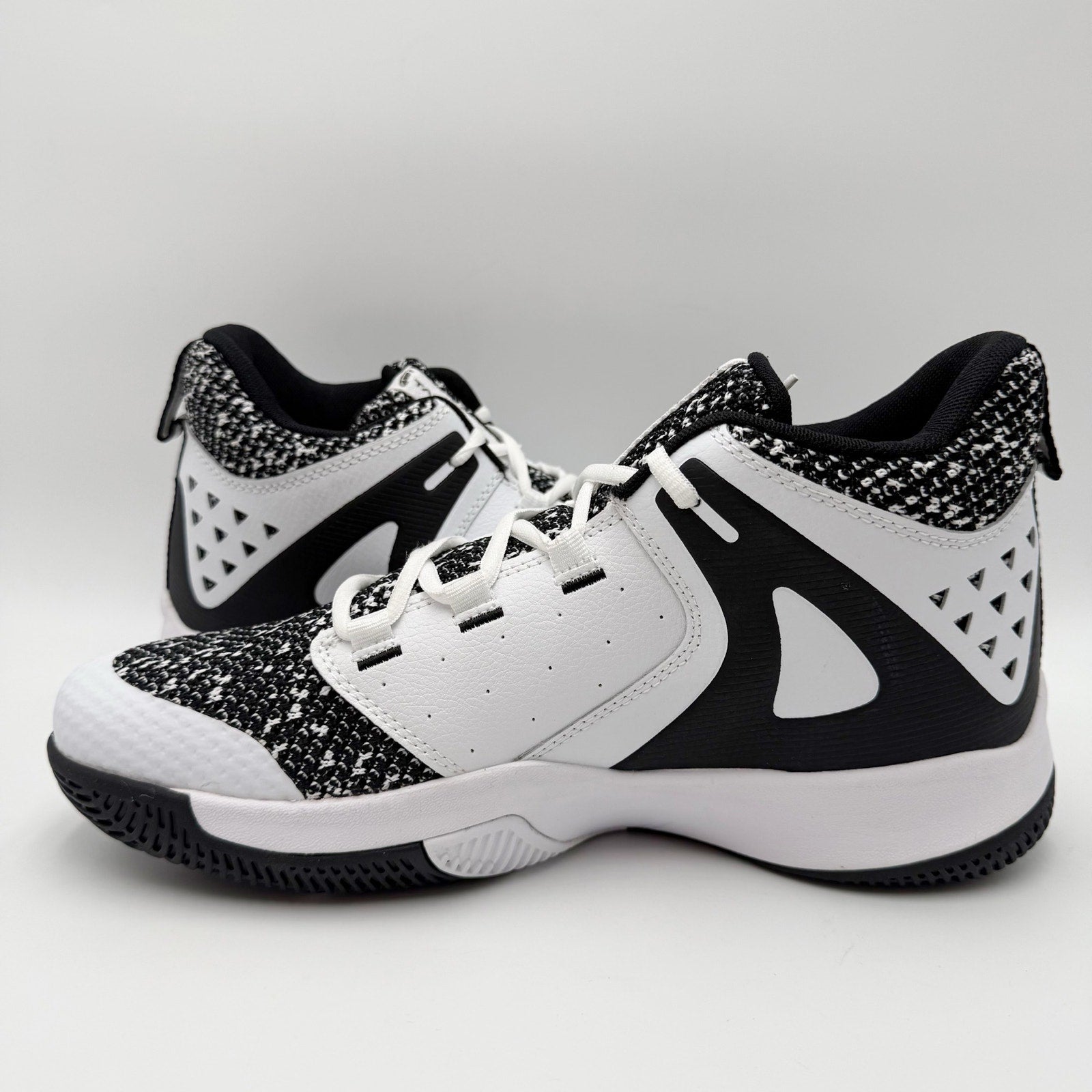 AND1 Mens Takeoff Basketball Shoes Size 11 EU 45 White Black Athletic NWOB