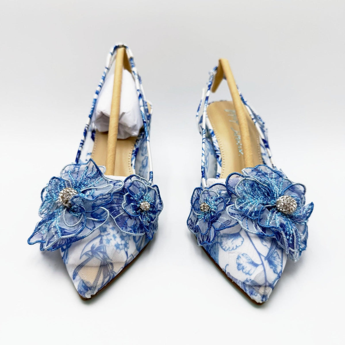Betsey Johnson Womens Petra Slingback Heels Size 5 White Blue Floral Chiffon NIB