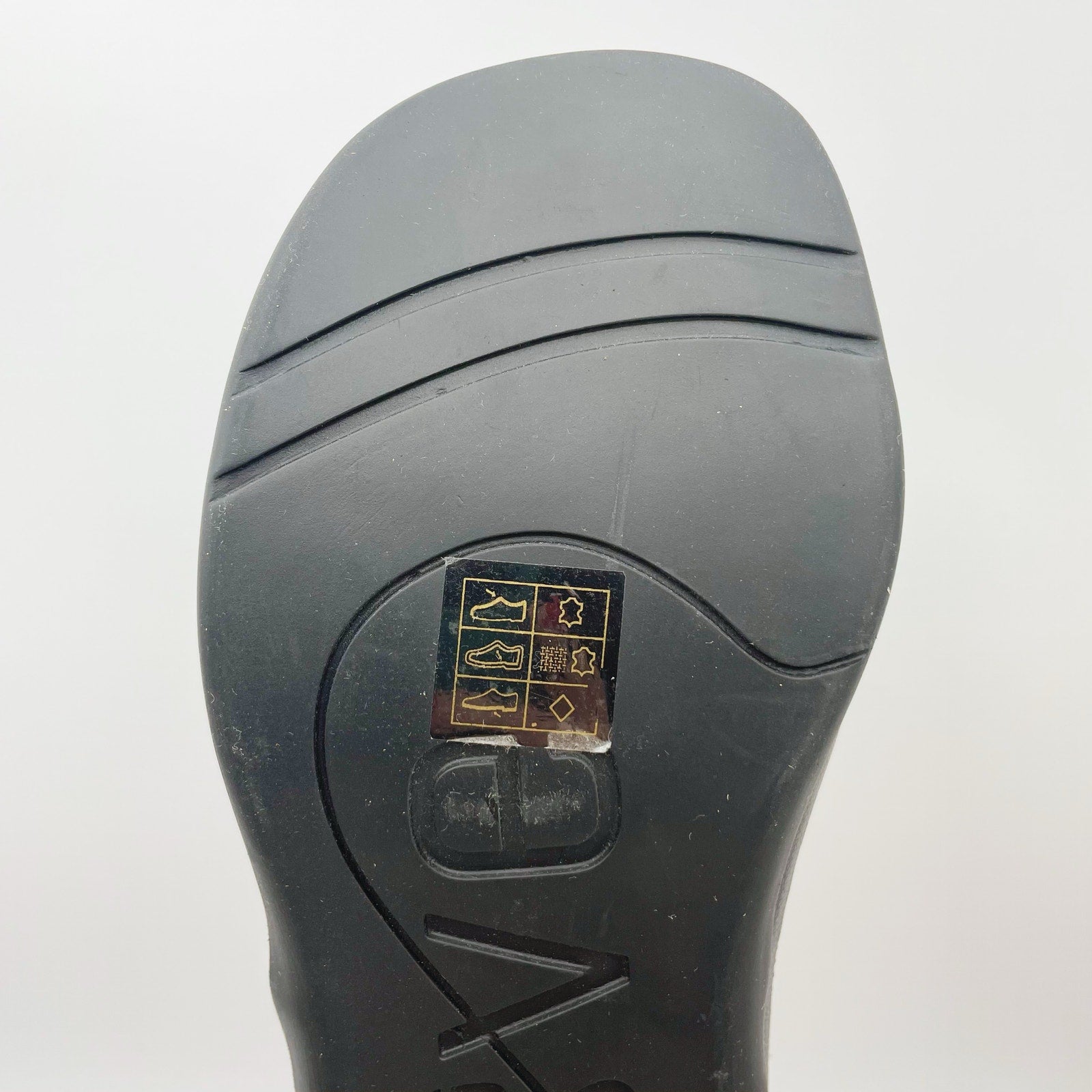 Strive Womens Capri II Thong Sandals US 6 EU 36 Black Leather NIB
