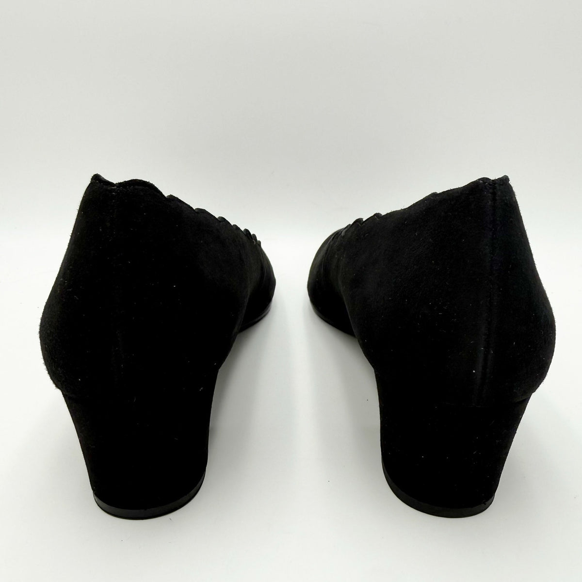 Gabor Womens 32.221 Pumps Size 9.5 Black Suede Scallop Heels NIB