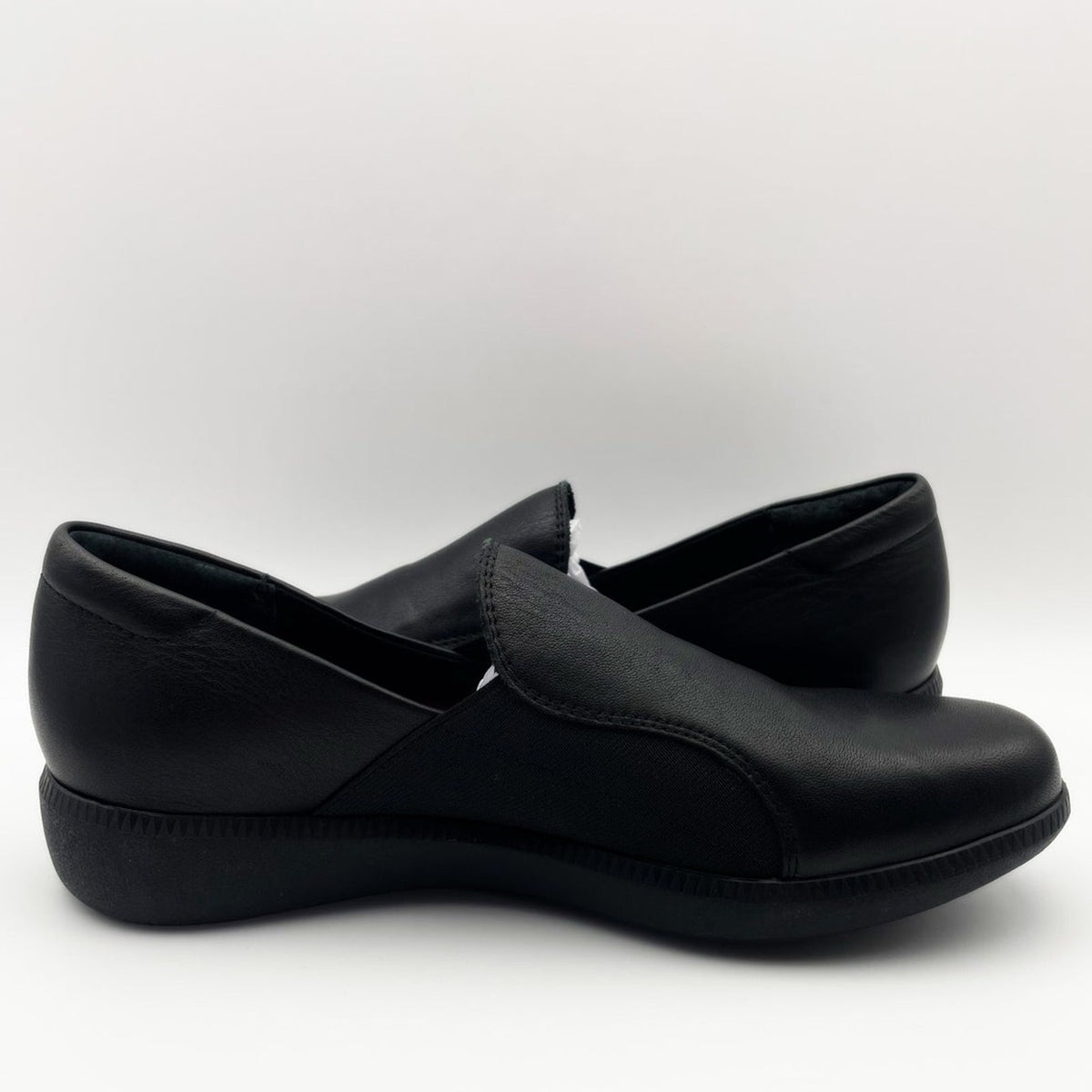 Munro Women's Clay Slip On Shoes Size 6 Wide Black Leather Loafer Casual NIB