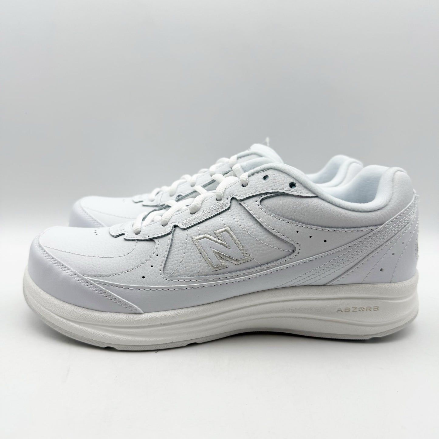 New Balance Womens 577 Walking Sneakers US 8 Wide White Leather Athletic NIB