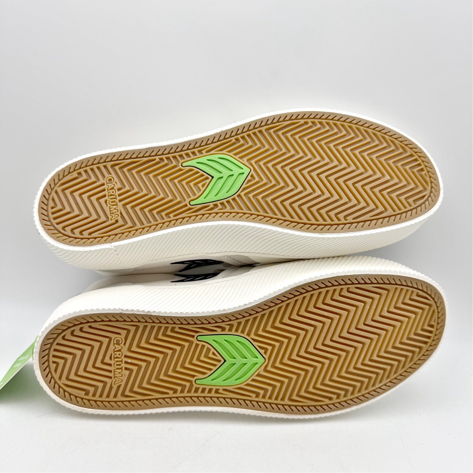Cariuma Womens Slip-On Skate Pro Low Sneakers US 8 White Canvas Suede NIB