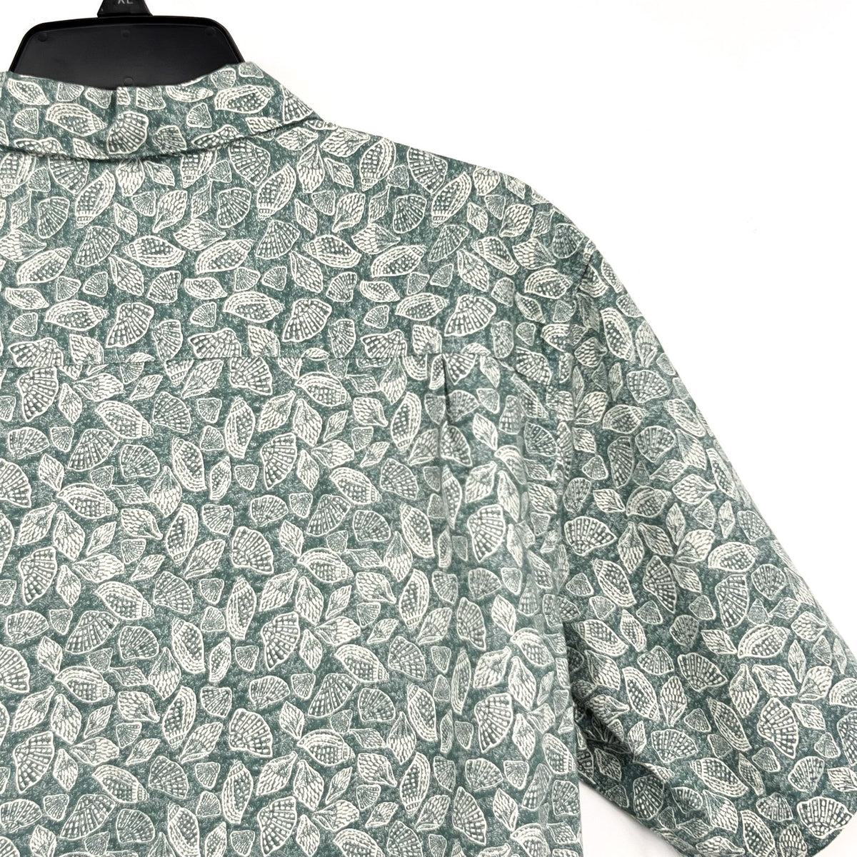 L.L. BEAN Men's Tropics Woven Shirt Medium Green Sea Shells Short Sleeve NWT