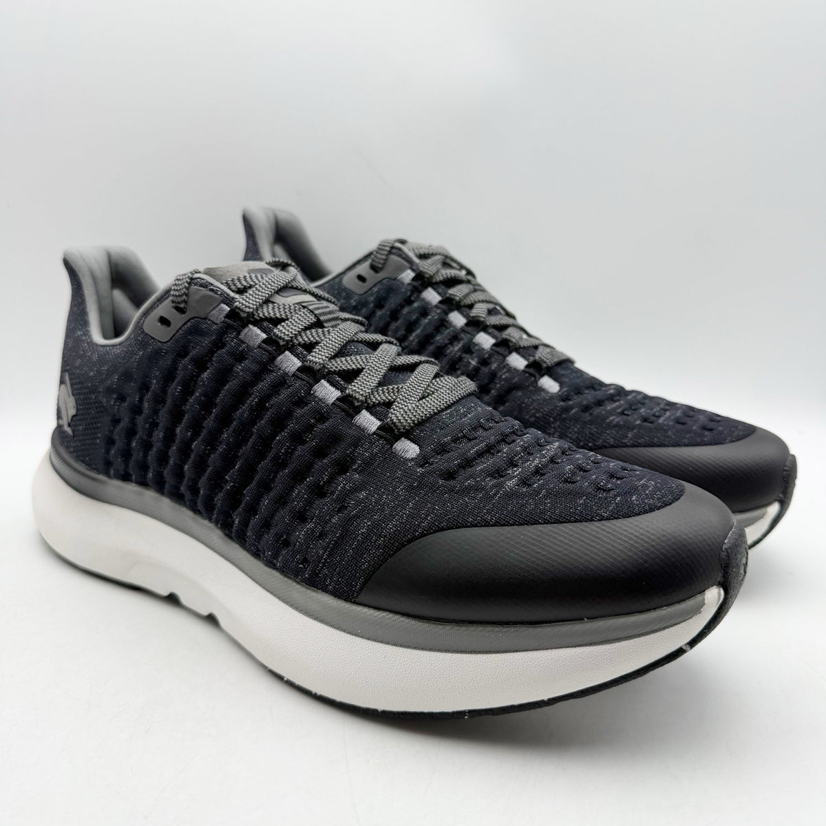 Rabbit Mens Dream Chaser Running Shoes Size 9.5 Black White Athletic NIB