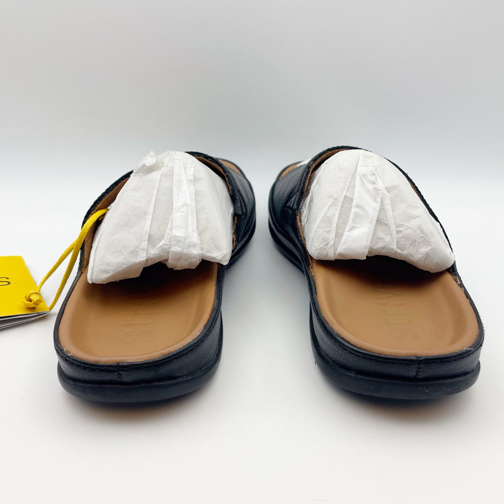 Strive Womens Capri II Thong Sandals US 6 EU 36 Black Leather NIB