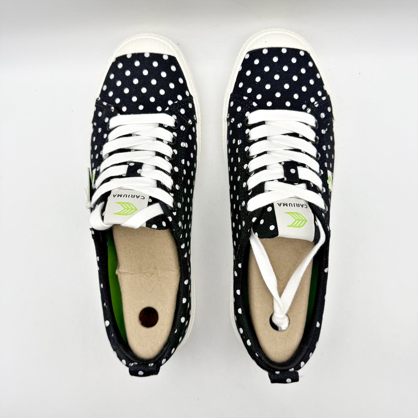 Cariuma Womens OCA Low Sneakers US 10 EU 41 Black White Canvas NIB