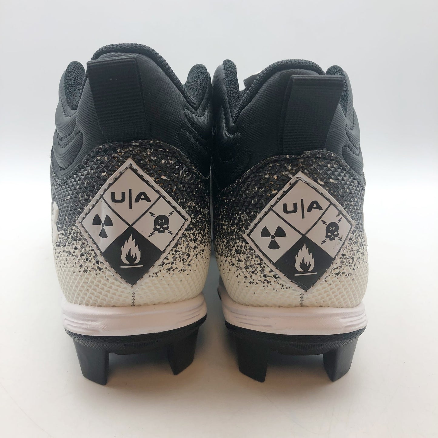 Under Armour Boys Spotlight Franchise RM 2.0 Football Cleats Size 4 Black NWOB