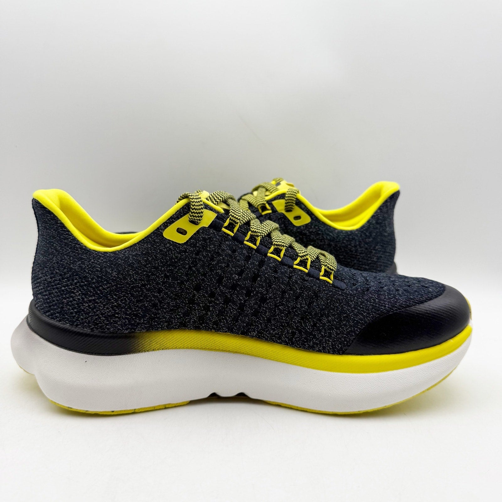 Rabbit Womens Dream Chaser Athletic Shoes Size 7.5 Black Yellow Running NIB