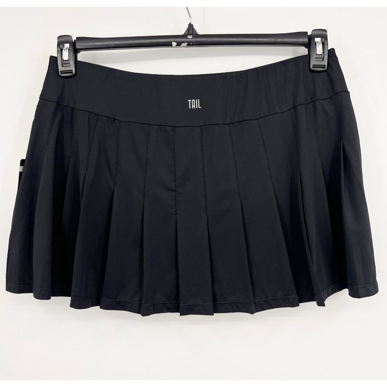 TAIL Women's Jillian 13.5" Tennis Skort XL Onyx Black Pleated UPF NWT