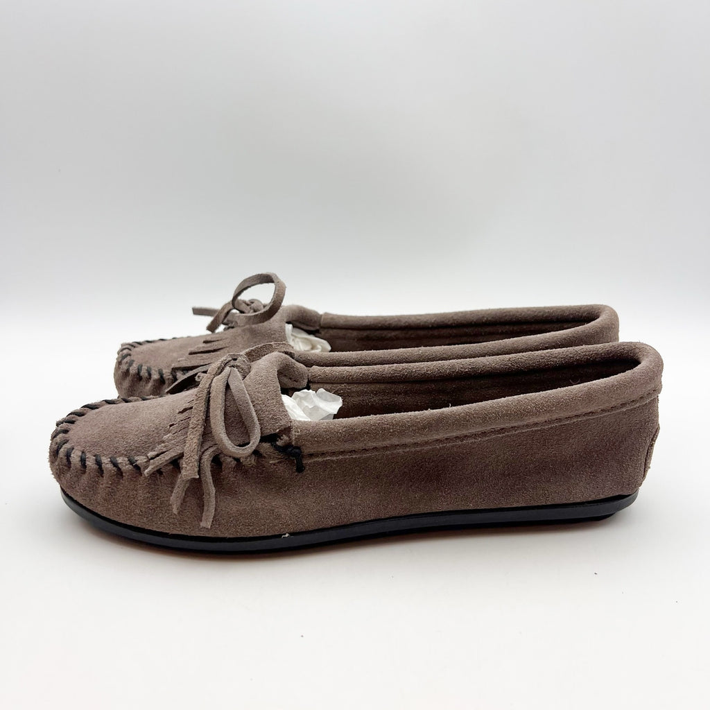 Minnetonka Womens Kilty Hardsole Moccasins Size 7.5 Grey Suede Slip-On NIB
