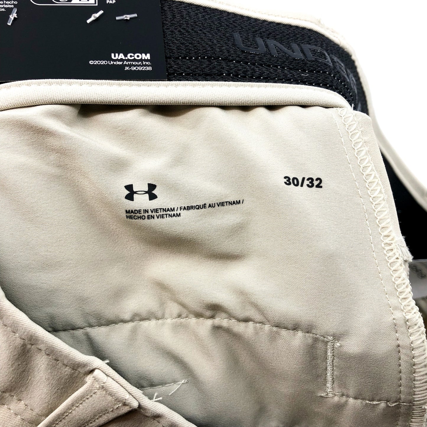 UNDER ARMOUR Mens Drive Tapered Fit Golf Pants 30x32 Tan Khaki Flat Front NWT