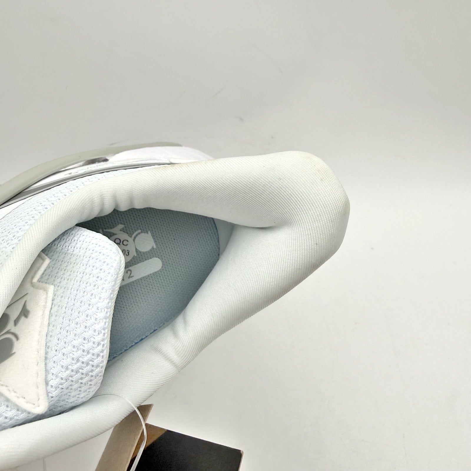 Diadora Womens B.ICON 2 Tennis Sneakers US 10 EU 41 White Silver Athletic NWOB