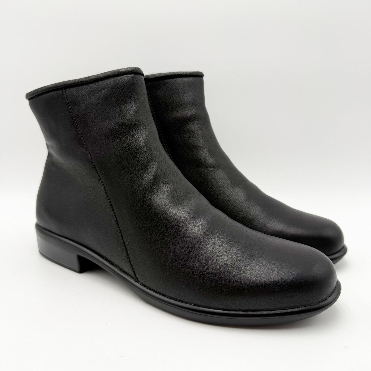 Naot Womens Norther Ankle Bootie US 8 EU 39 Black Leather Water Resistant NWOB