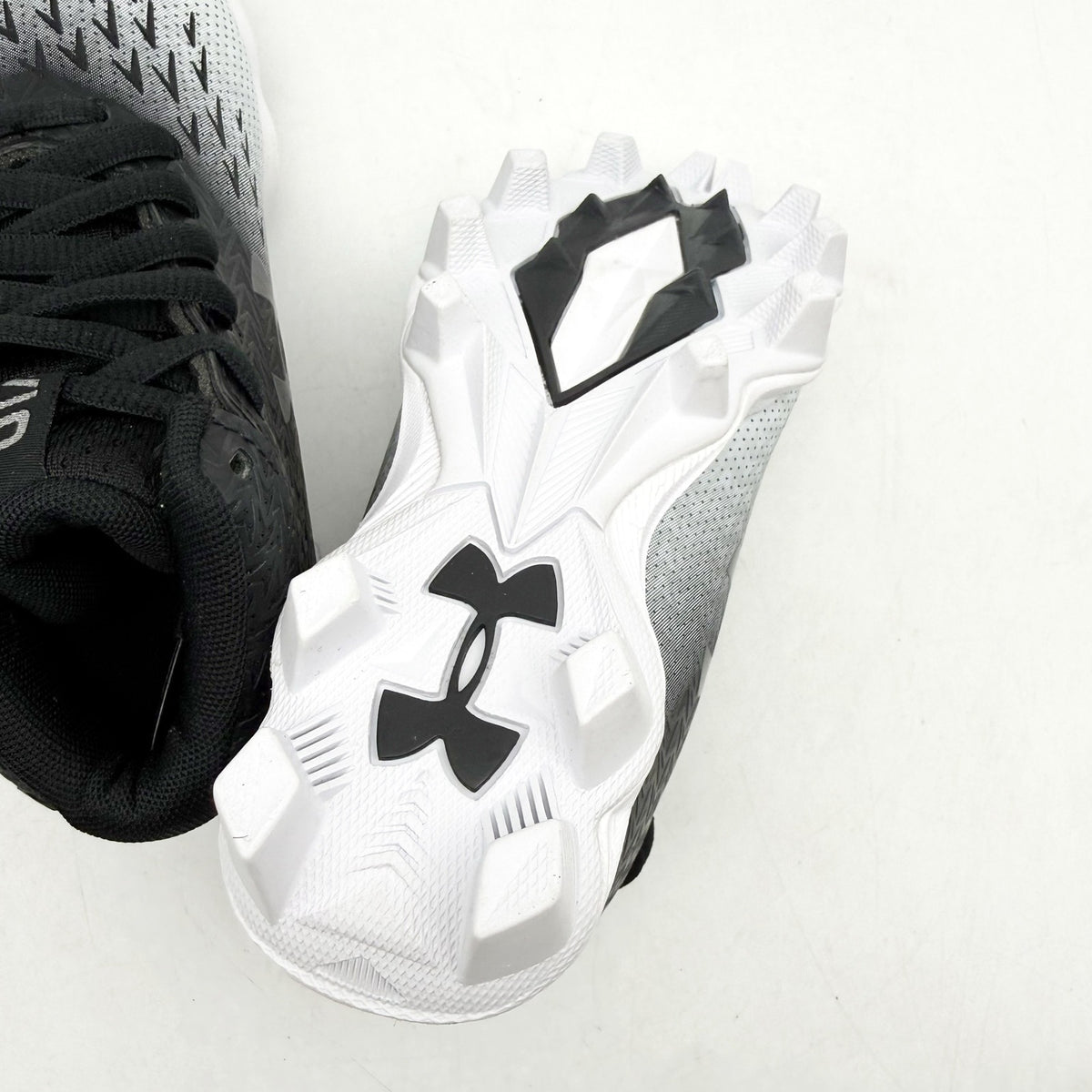 Under Armour Boys 10 Spotlight Franchise RM 4.0 Football Cleats Black White NIB