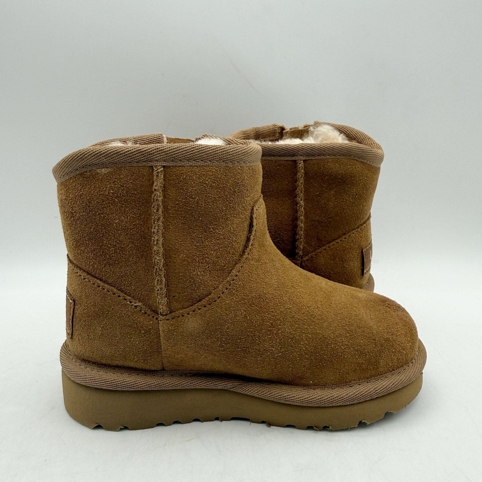 UGG Little Kids Adri Classic Mini Boots Size 8 EU 25 Brown Chestnut Suede NIB