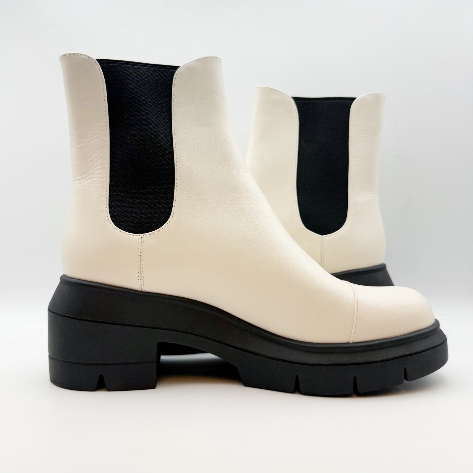 Stuart Weitzman Womens Norah Lug Sole Chelsea Boots 9.5 Wide White Leather NWOB