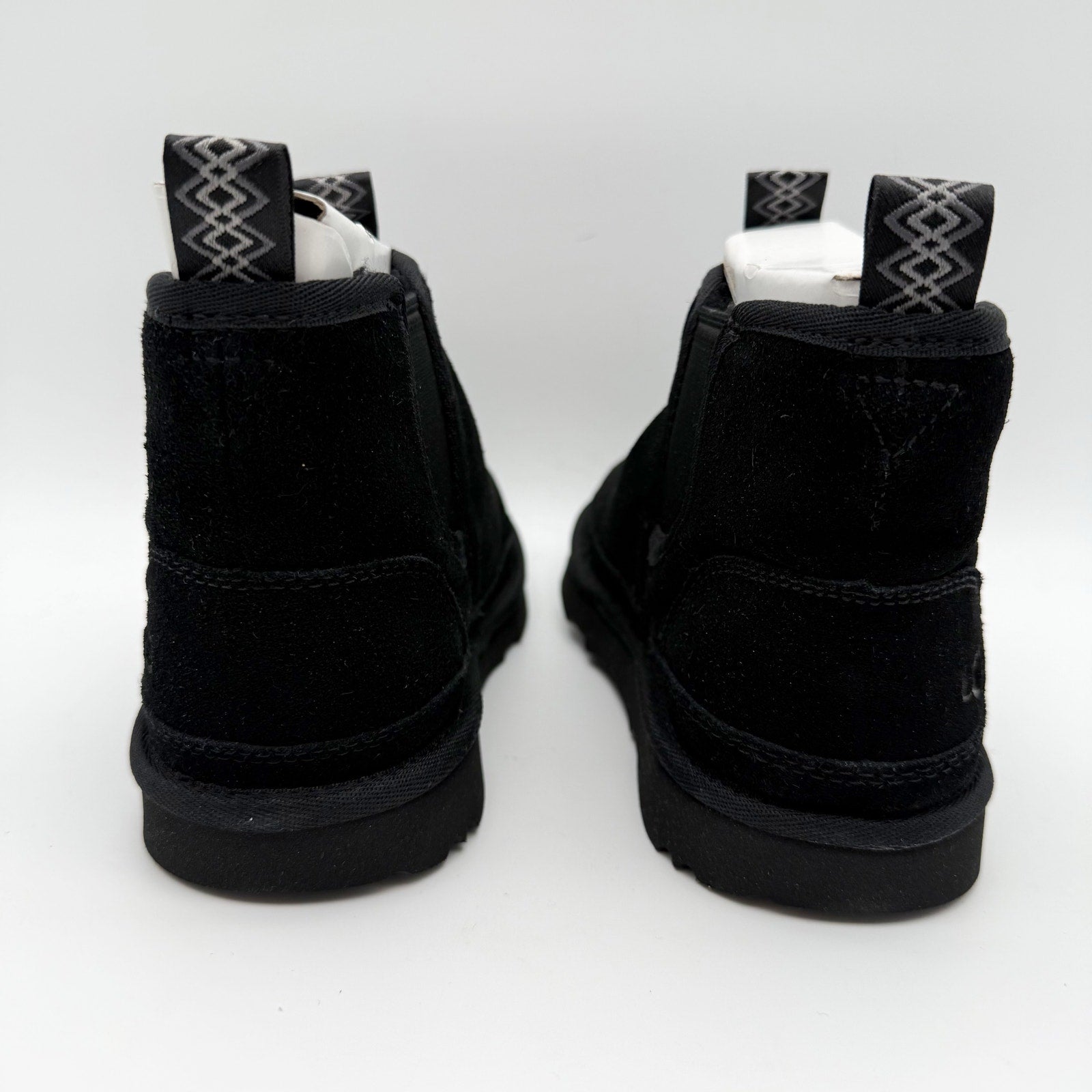 UGG Kids Neumel Chelsea Boots US 2 EU 33.5 Black Cow Suede NIB