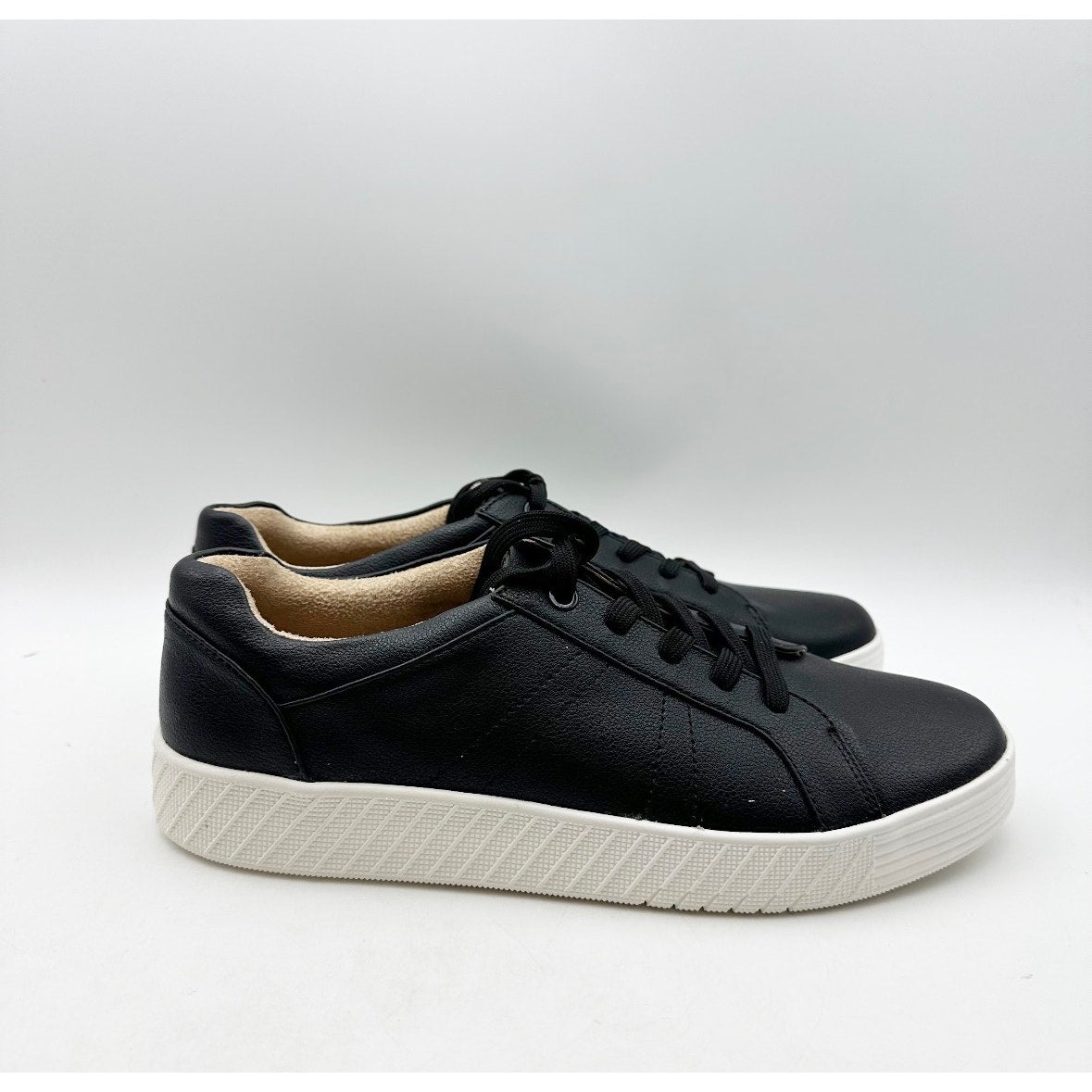 SOUL NATURALIZER Womens Neela Casual Sneakers Size 9.5M Black White NWOB