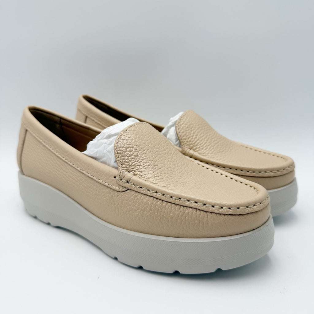 Naturalizer Womens Luanna Platform Loafers Size 6 M Beige Leather Slip On NIB