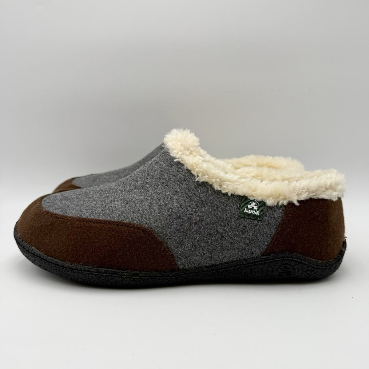 Kamik Mens Cabin Slippers Size 11 EU 44 Dark Brown Felt Microsuede NWOB