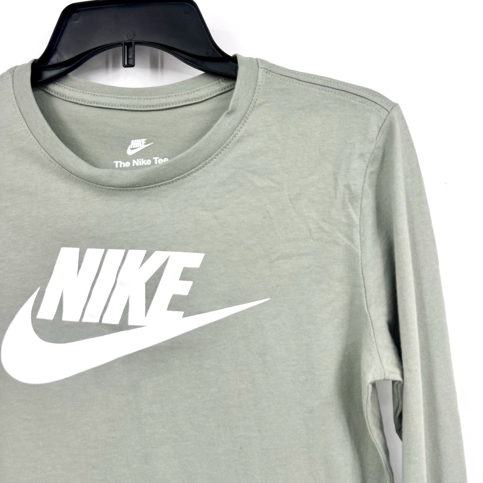 NIKE Women's Essentials Logo T-shirt XS Pale Green Long-Sleeve Crewneck NWT