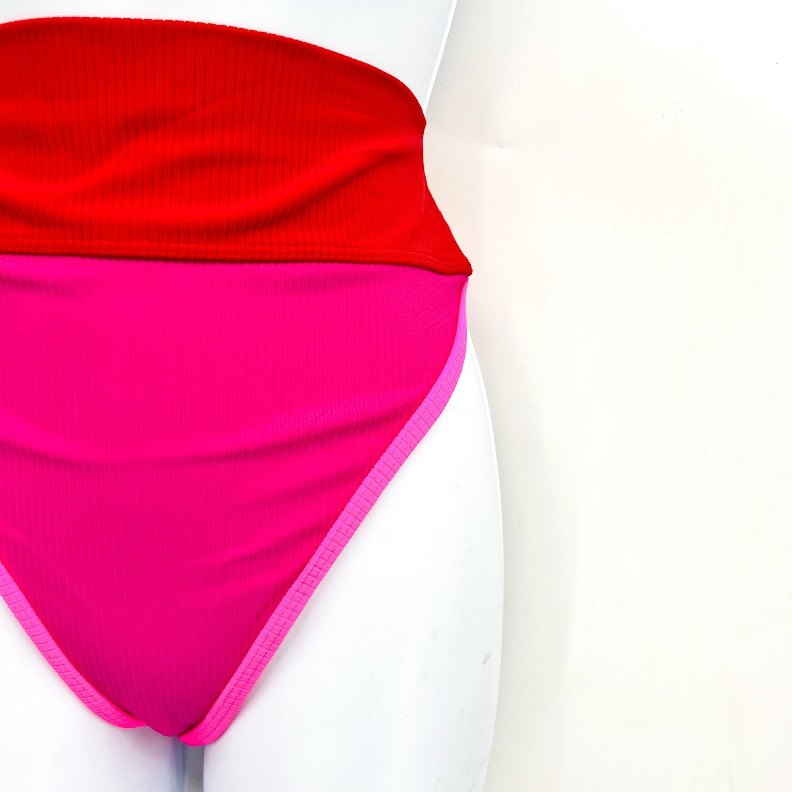 BEACH RIOT Emmy High Waist Bikini Bottom Medium Fuchsia Red Neon Pink NWOT