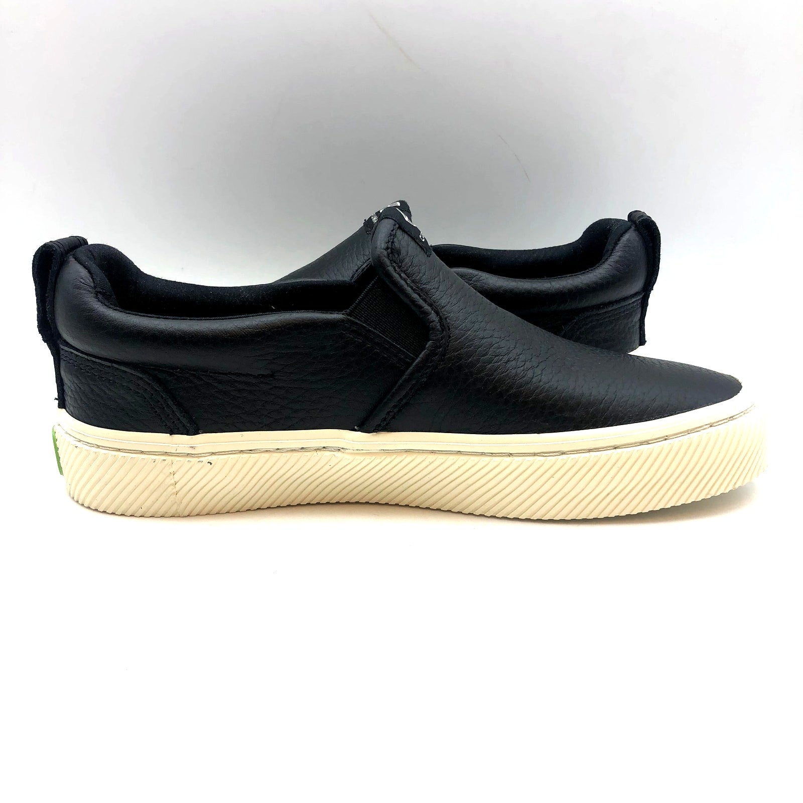 Cariuma Womens  Slip On Sneaker Size 5.5 Black Premium Leather NIB